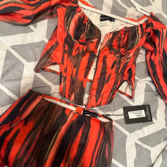 Orange Abstract Print Mini Skin set
PRETTYLITTLETHING - Picture 3 of 6